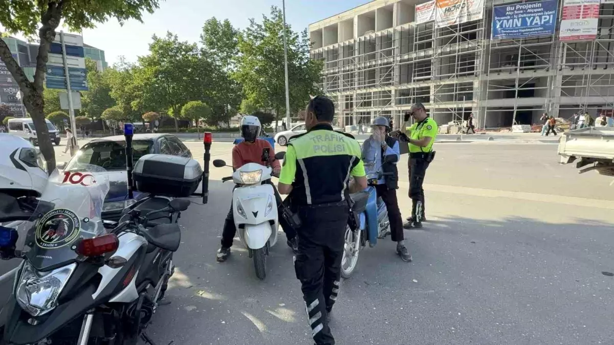 duzcede-motosiklet-kontrolleri-artirildi-FVpyZ3Gb.jpg