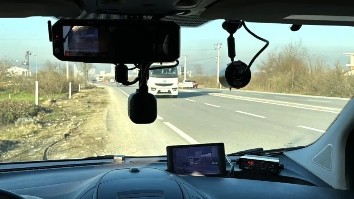 duzcede-trafik-kontrollerinde-161-arac-trafikten-men-edildi-kTTf7MVq.jpg