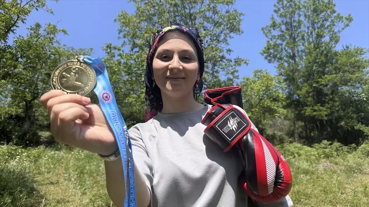 koyde-wushu-sporu-ile-sampiyonluk-hedefleyen-berrin-tazici-VrxRH1kC.jpg