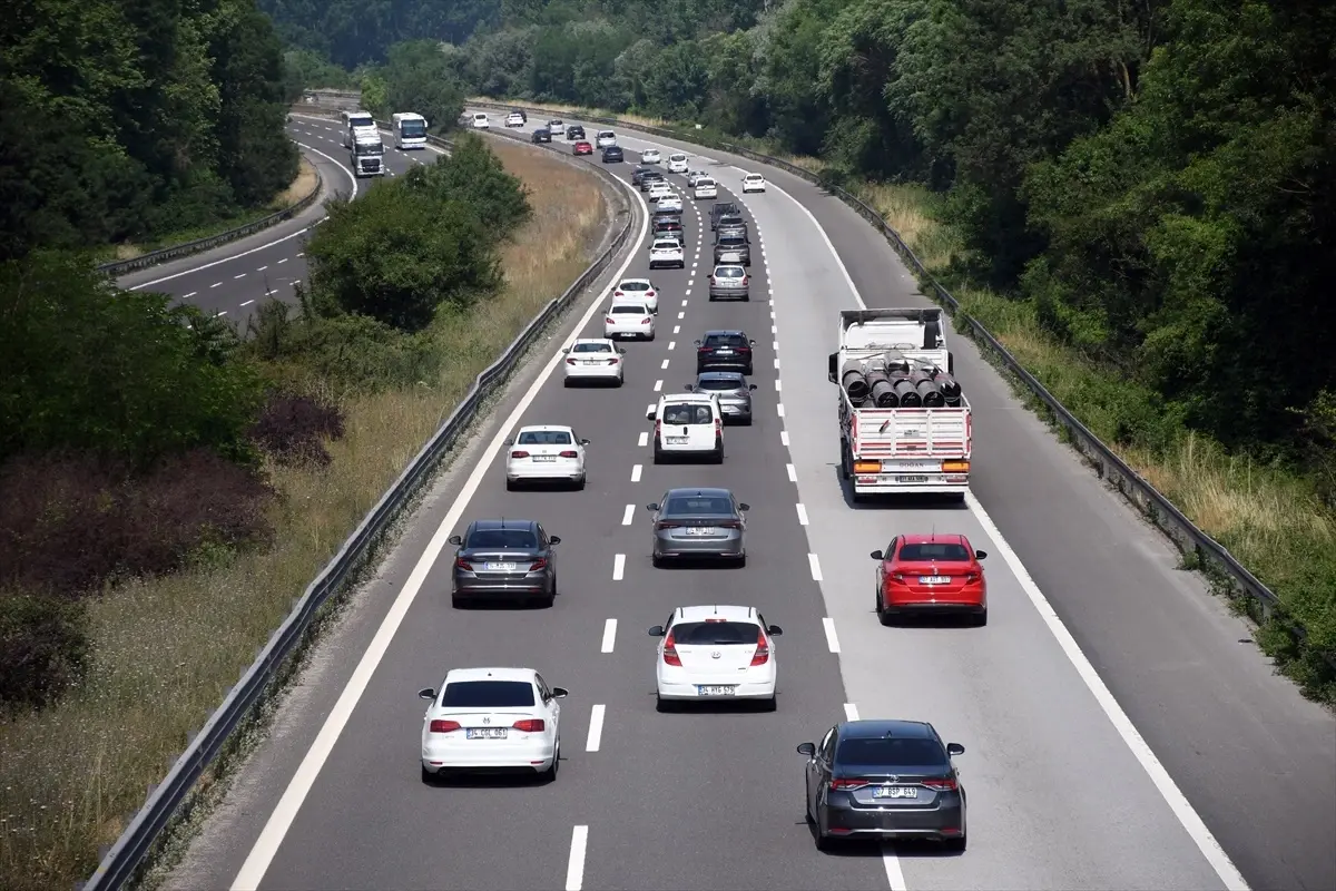 kurban-bayrami-donus-trafigi-yogunlugu-devam-ediyor-UOiItFWQ.jpg
