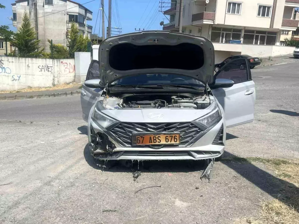 zonguldakta-elektrik-tellerinin-kivilcimlari-arac-yanginina-neden-oldu-6PK1LiWn.jpg