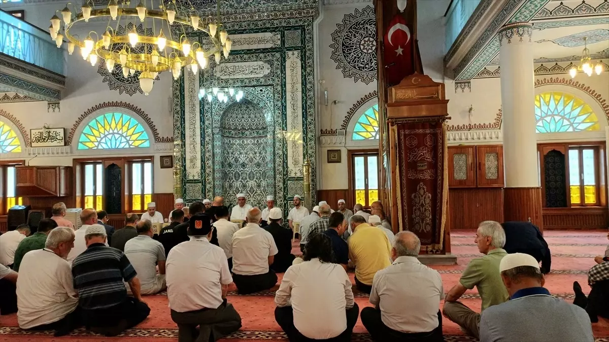 kocaeli-zonguldak-karabuk-ve-duzcede-sehitlik-ziyaretleri-yapildi-mevlit-okutuldu-HK7rlHbG.jpg