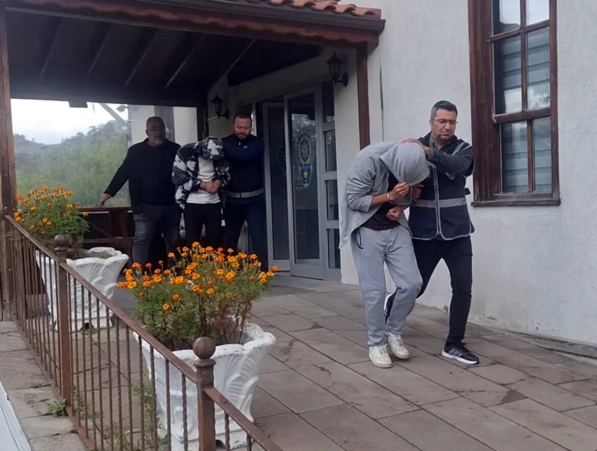boluda-tarihi-konagin-kundaklandigi-ortaya-cikti-cU7vPQXl.jpg