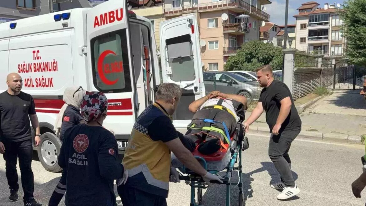 duzcede-hafif-ticari-arac-ile-motosiklet-carpisti-bir-yarali-v7LHeEXp.jpg