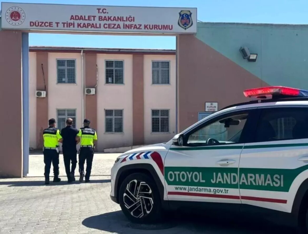 duzcede-polis-ve-jandarmadan-genis-kapsamli-kontrol-9QYXIwdG.jpg
