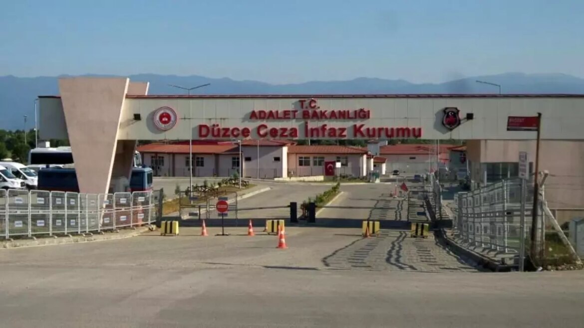 duzcede-uyusturucu-ve-hirsizlik-hatalisi-yakalandi-BE8cCGp9.jpg
