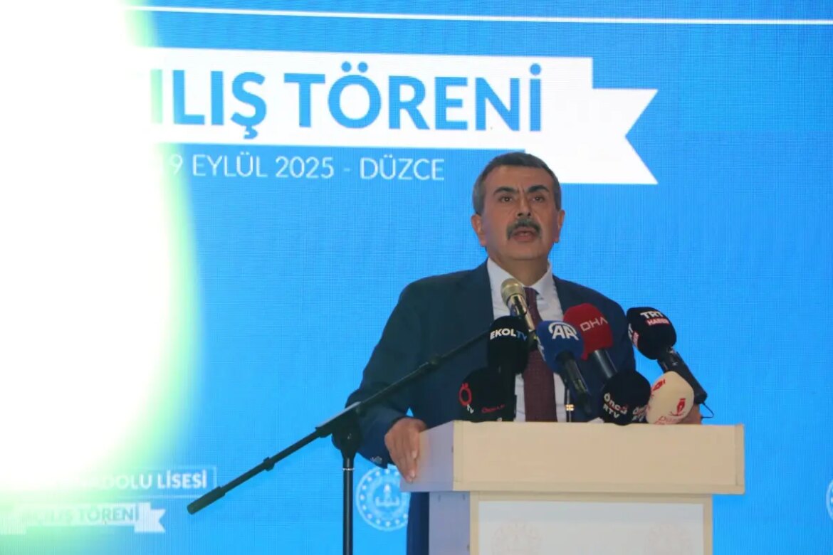 duzcede-yeni-anadolu-lisesi-acilisi-VesSkXnM.jpg
