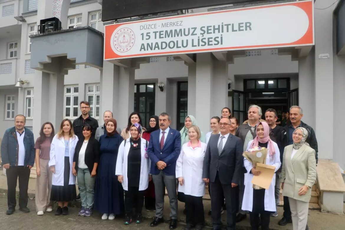 milli-egitim-bakani-yusuf-tekinden-okul-ziyareti-8VChpmzZ.jpg
