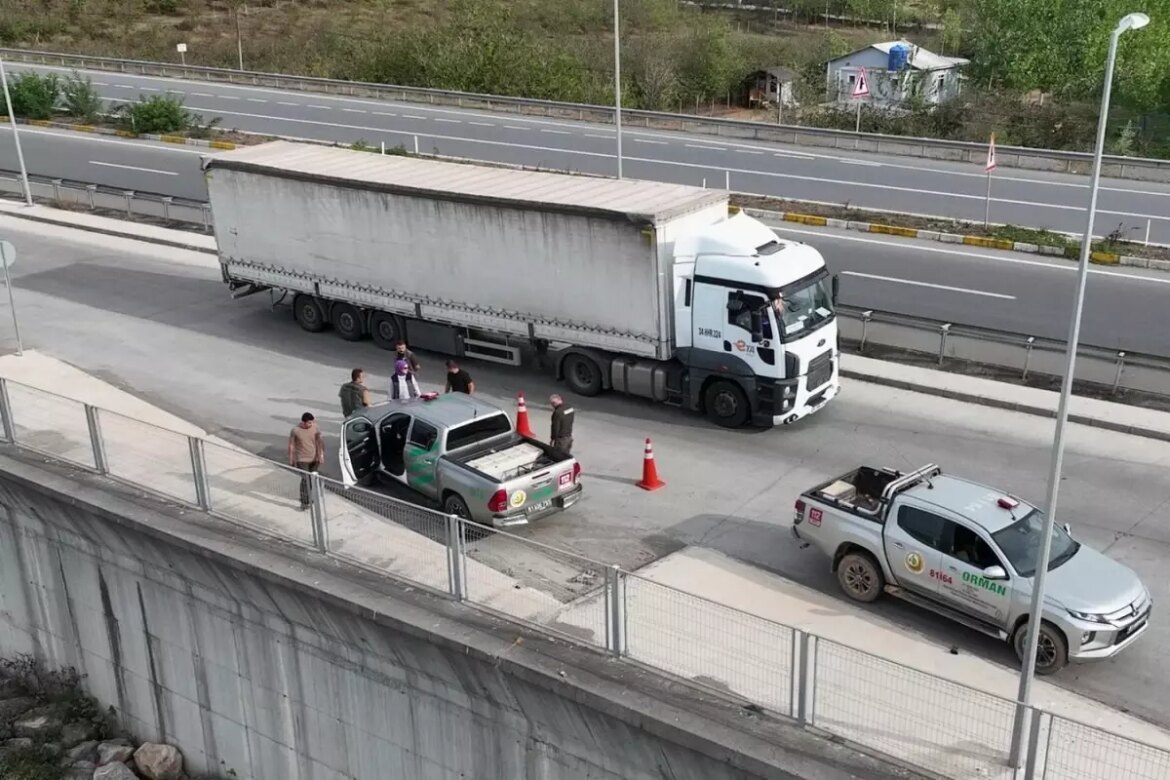 orman-emvali-kontrolu-duzce-ve-boluda-32-denetim-noktasi-kuruldu-X9C1AmNq.jpg